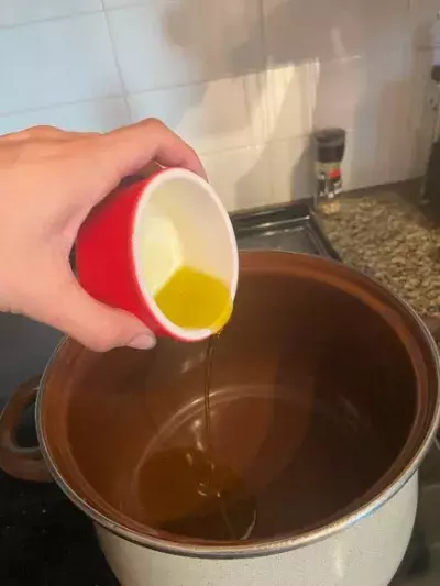 Pour olive oil into pot